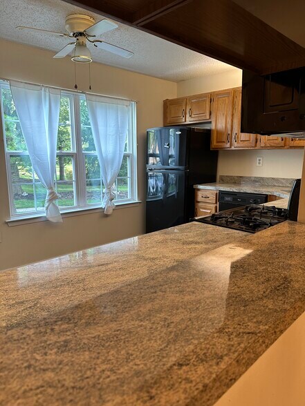 Building Photo - 393 Hadleigh Ln