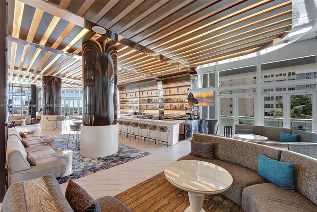 Building Photo - 3101 Bayshore Dr