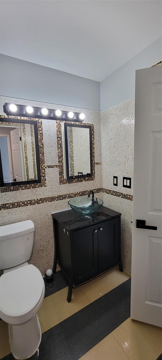 Building Photo - 4608 Whispering Hills Dr