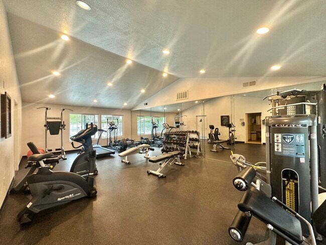 Building Photo - Second Floor Updated 2 BD / 2 BA In Carmel...