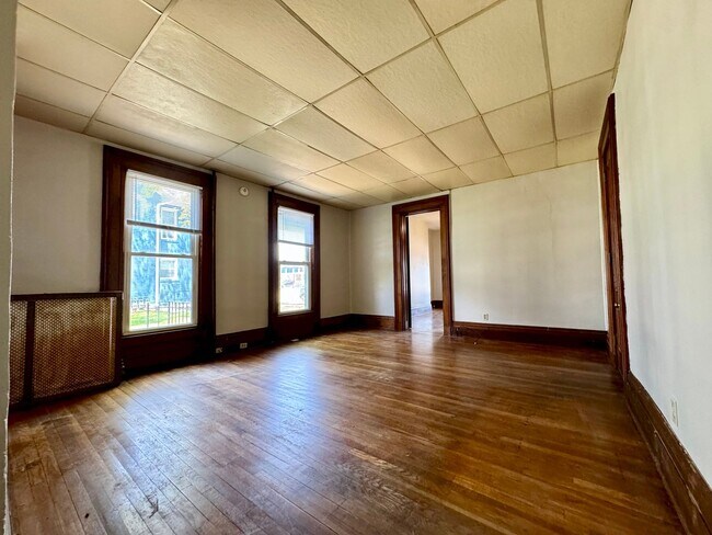 Building Photo - 628 N Main St