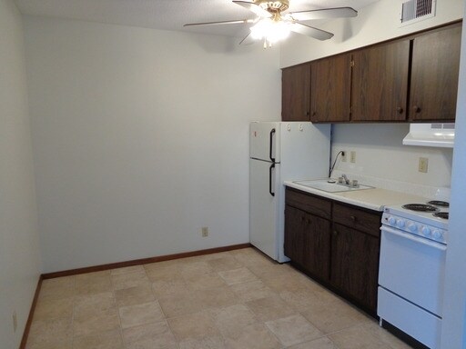 Building Photo - 1553 E Ave NE