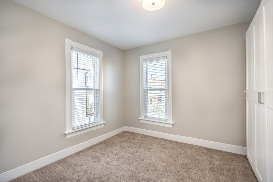 Bedroom #1 - 1016 E Pearson St