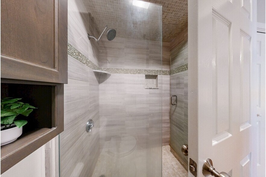 Building Photo - 111 W 8th St