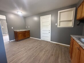 Building Photo - 2 bedroom home - Ferguson - Remodeled -1st...
