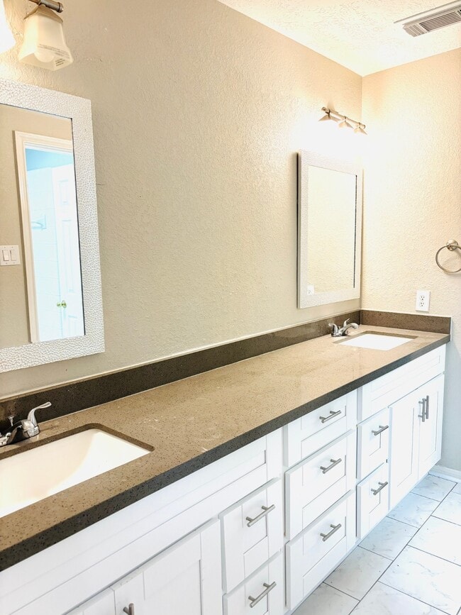 Building Photo - 3759 Heritage Colony Dr