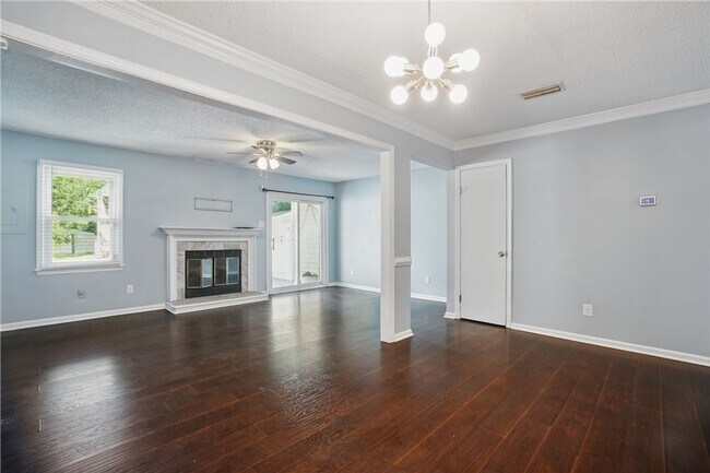 Building Photo - Stylish Townhouse in Prime VA Beach Location!