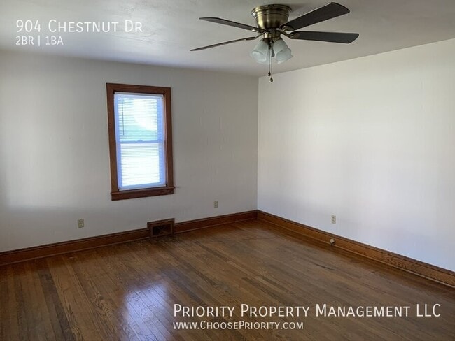 Building Photo - 904 Chestnut Dr