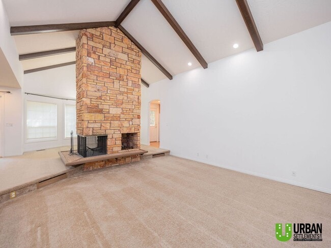 Building Photo - Spacious Glenrose Retreat | 3 Bed + Shop + Private Wooded Setting