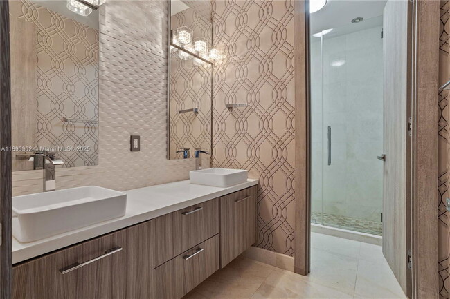 Building Photo - 9910 NW 86th Terrace