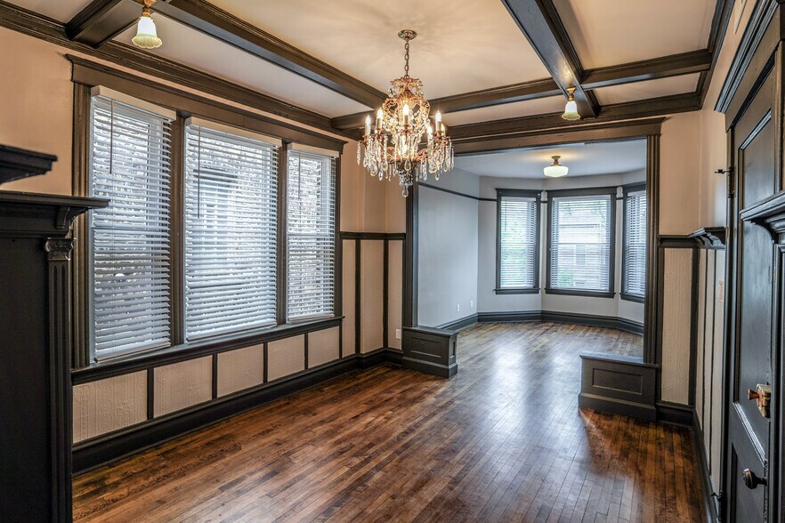 Building Photo - 836 N Maplewood Ave