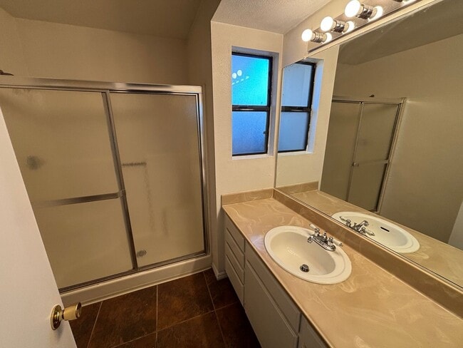 Building Photo - 1912 N Western Ave