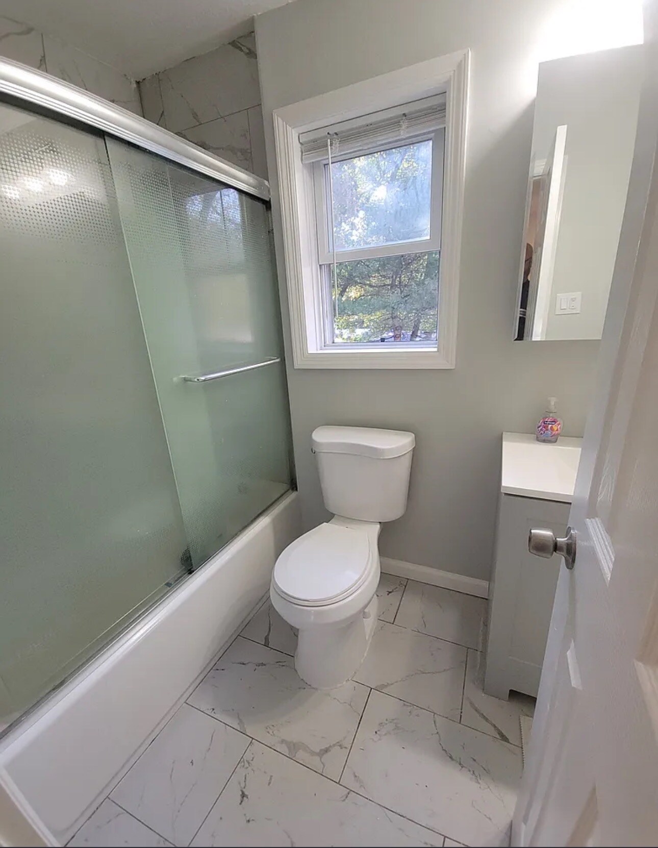 Building Photo - 2 Walnut St