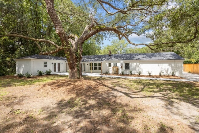 Building Photo - Impeccably Renovated Brick Ranch on James ...