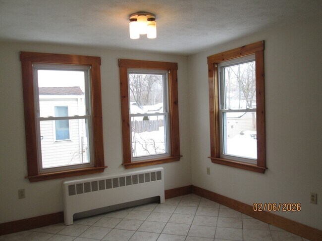 Building Photo - 38 Forest St