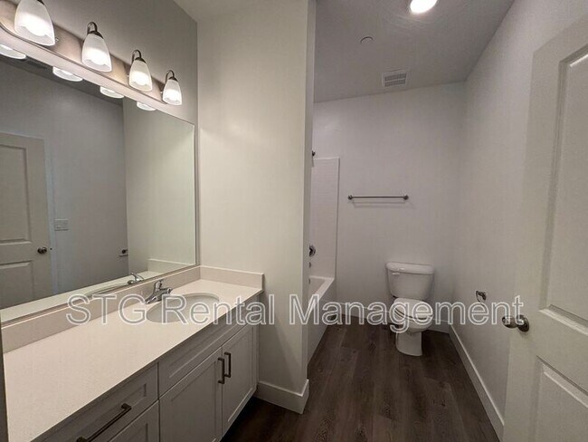 Building Photo - 5801 S Garnet Dr