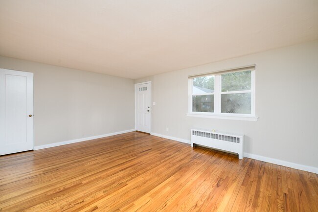 Building Photo - 66 Manor Dr