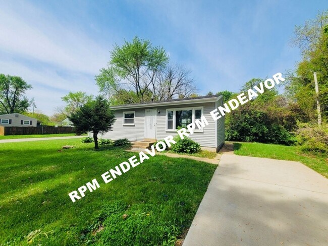 Building Photo - 3 Bed 1 Bath. Move in Ready!