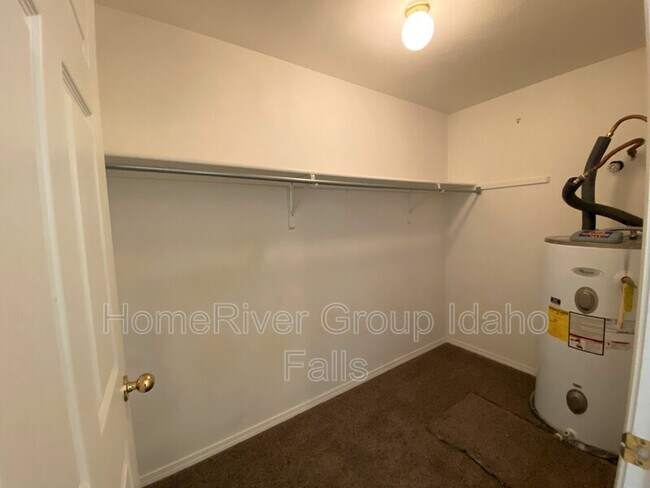 Building Photo - 3184 Chasewood Dr