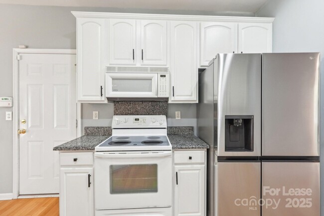 Building Photo - 14417 Laurel Tree Ln