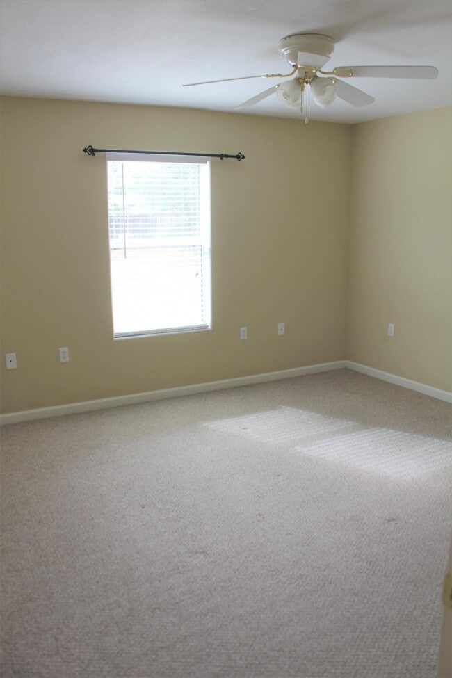 Building Photo - 8617 Olivera St