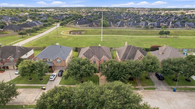 Building Photo - 21811 Honeysuckle Grove Ln