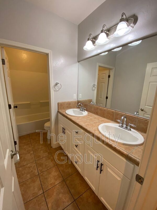 Building Photo - 2933 W Harold Ct