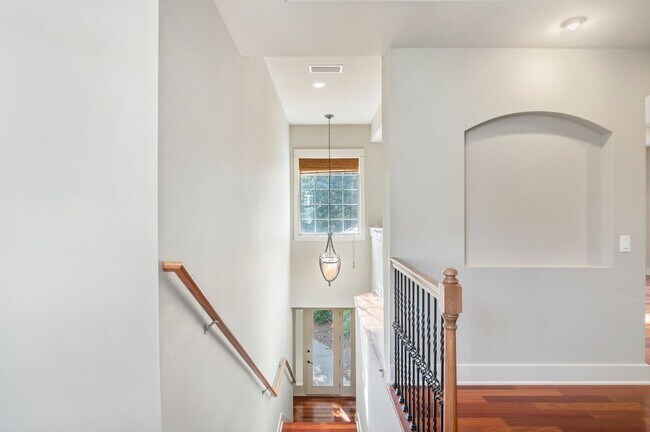 Building Photo - Gorgeous Regatta Bay 3 Bedroom Townhouse!