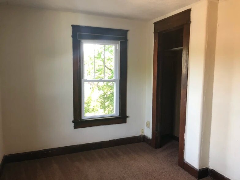 Building Photo - 518 E 2nd St