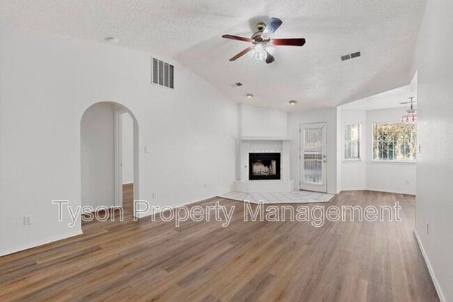 Building Photo - 1420 Stoneway Dr NW