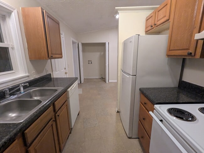 Building Photo - 1673 Audrey Pl NW