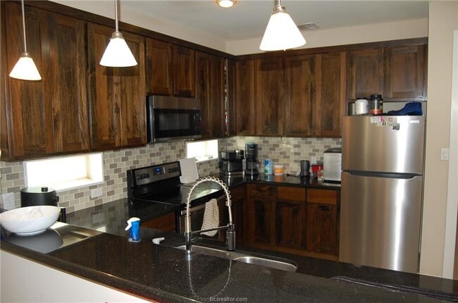 Building Photo - 806 Nimitz St