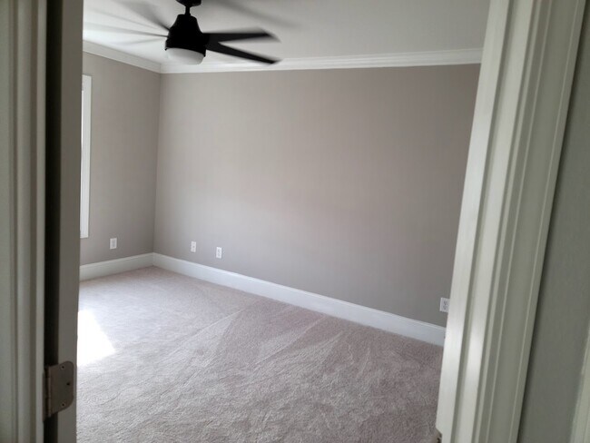 Building Photo - 2316 Dovedale Dr