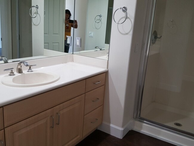 Building Photo - Beautiful 3 Bedroom home