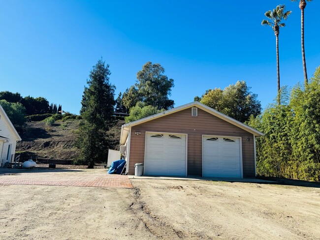 Building Photo - Country Living at Its Finest: A 3.06-Acre ...