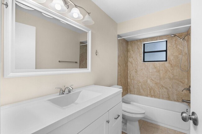 Building Photo - South Venice Annual Pool Home for Rent