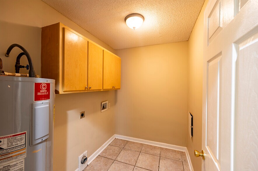 Building Photo - 100 Winding Way