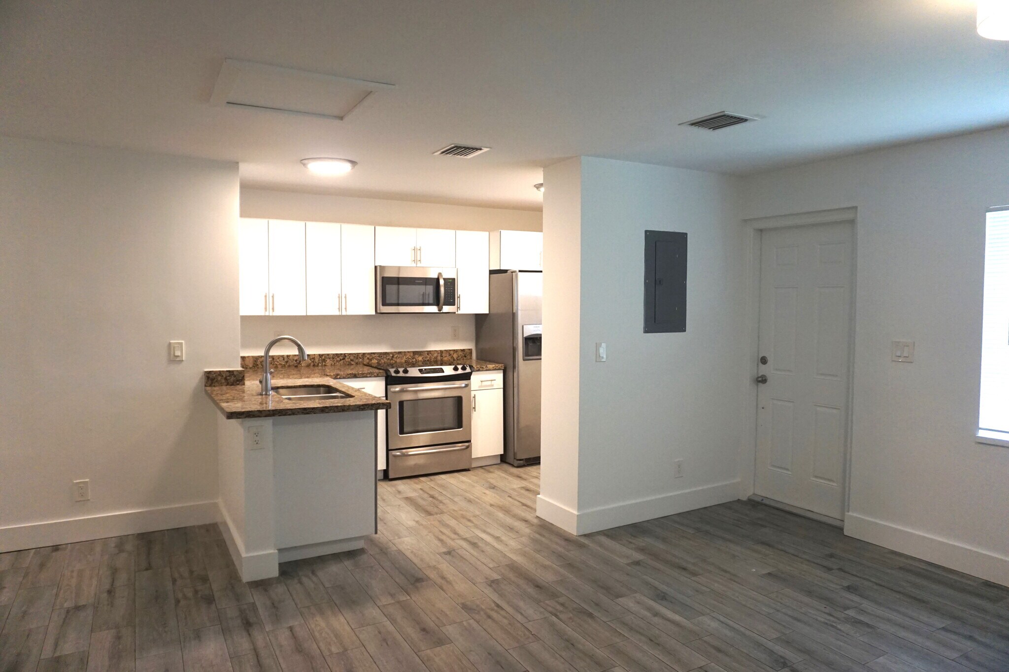 Airy Kitchen - 1529 Arthur St