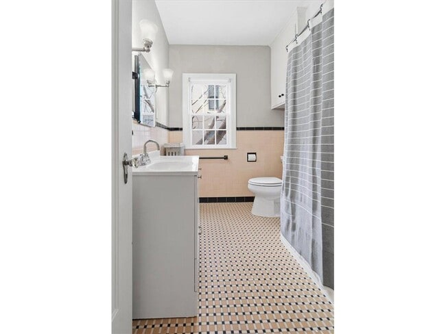 Building Photo - 3540 Irving Ave S