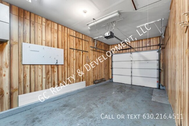 Building Photo - 710 Larsen Ave