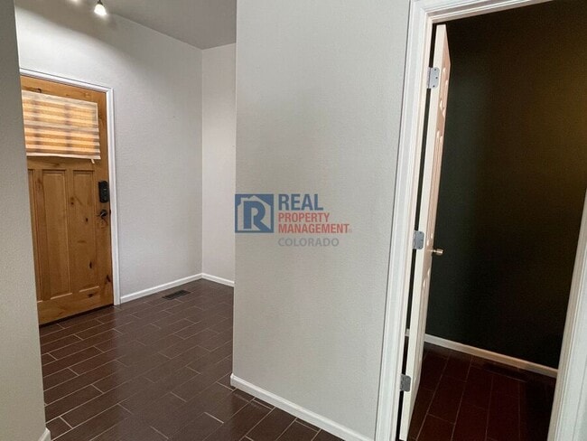 Building Photo - 2161 Falkirk Dr