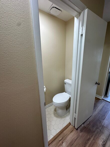 Building Photo - 621 W Indiana Ave