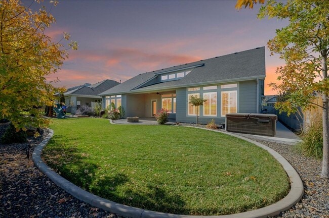Building Photo - 3 Bedroom. 2.5 Bathroom House in Nampa
