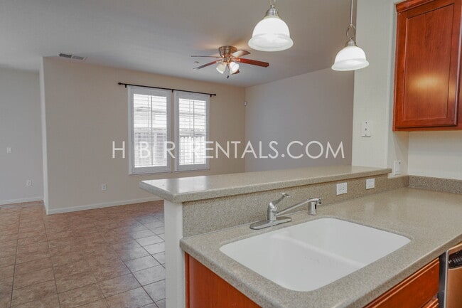 Building Photo - Cambridge Place - Charming 3-Bedroom with ...