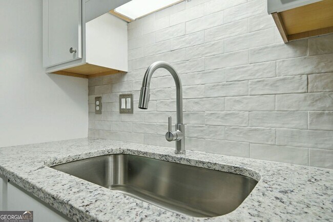 Building Photo - 210 Meadow Run