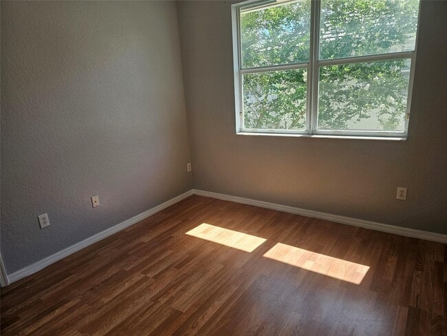 Building Photo - 3021 NW 30th Ave