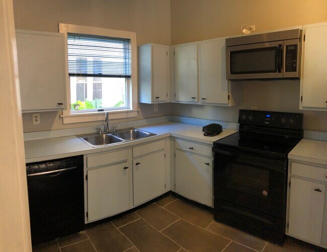 Building Photo - 2415 Saint Charles Ave