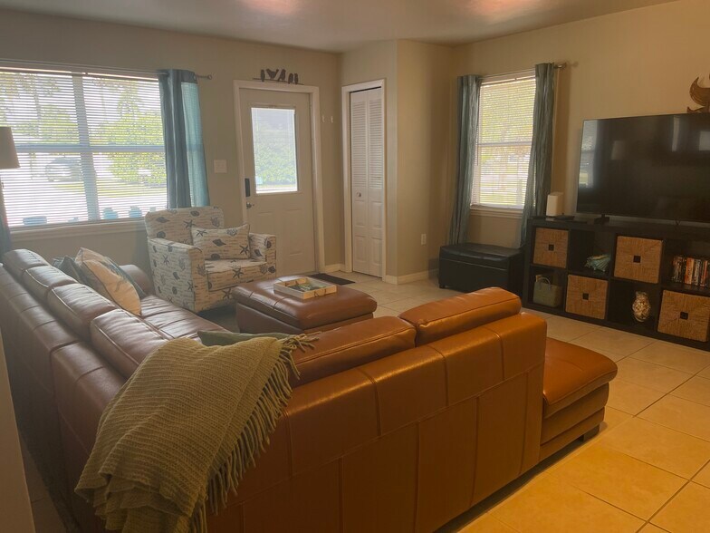 Building Photo - 3461 Brink Cir