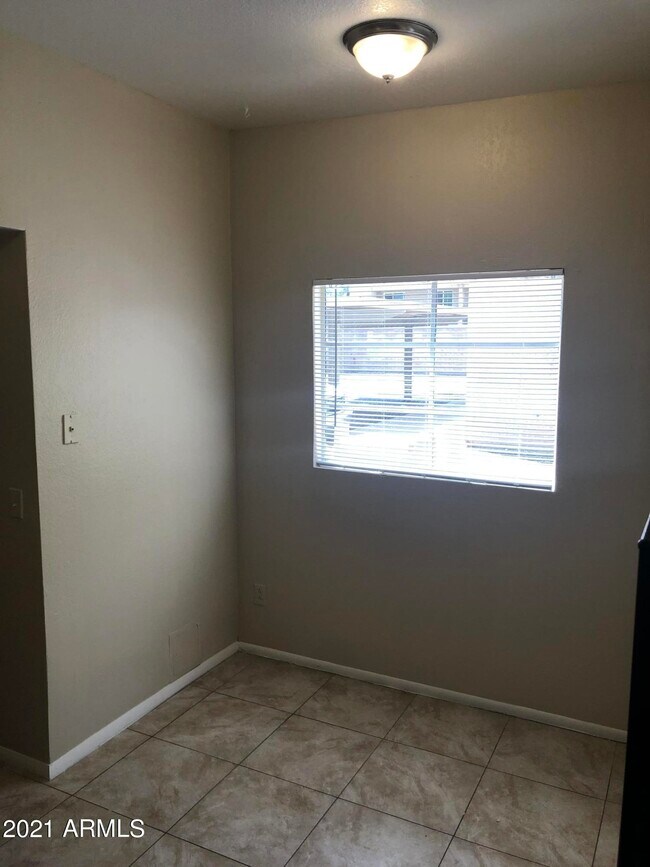Building Photo - 2808 E Le Marche Ave
