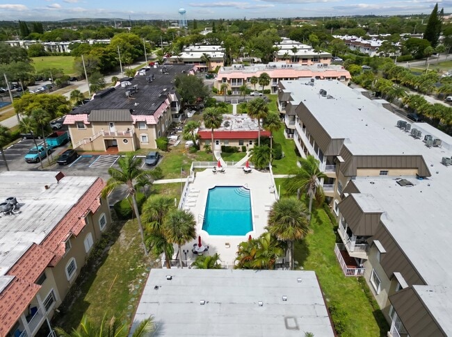 Building Photo - 495 SE 8th St